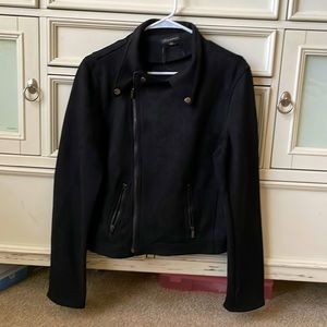 Faux suede, double breasted. Fully zipped up bomber jacket from the buckle